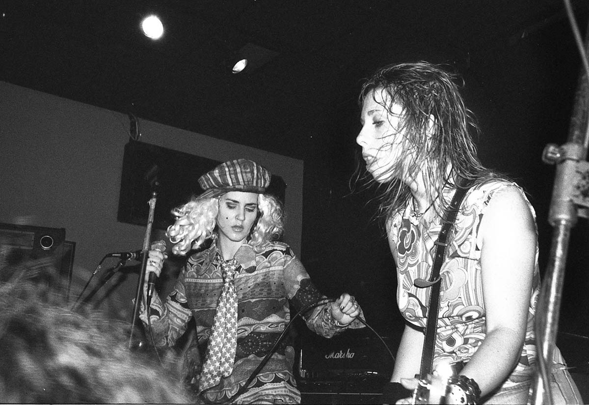 "PRETTY UGLY" - LUNACHICKS LUNACHICKS 1992 DIK NG