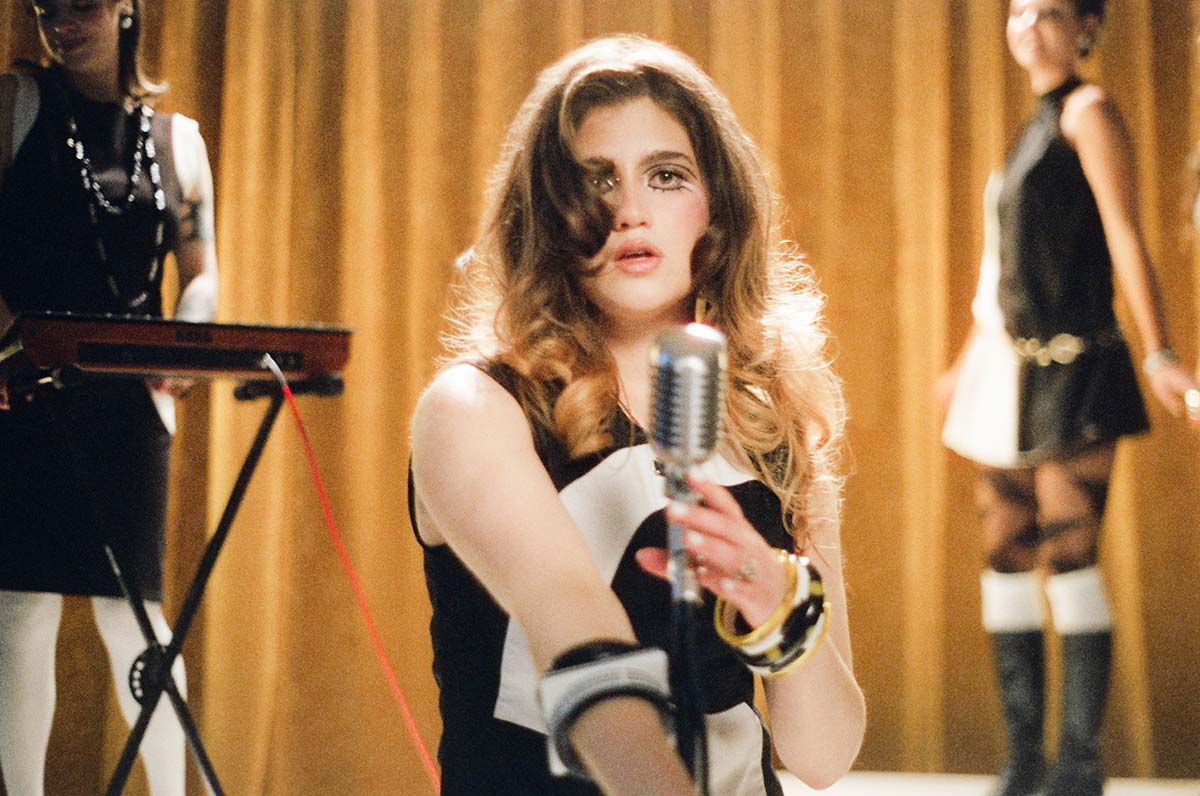 "LOVE SCHOOL" - PISHA PISHA LOVE SCHOOL Reserved Magazine 3