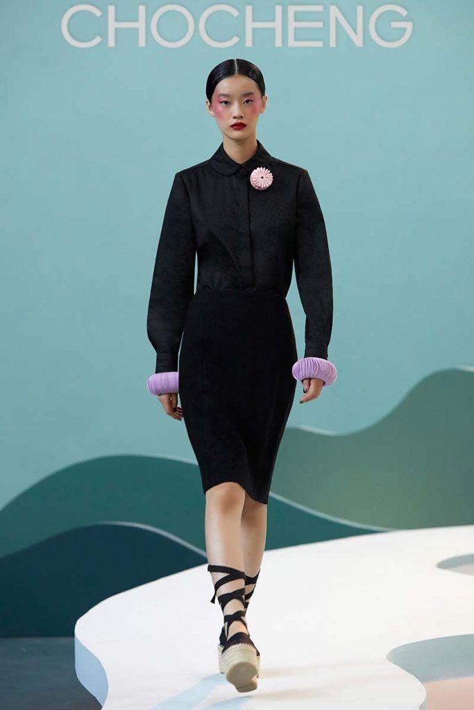 Chocheng F21 - look #11. Reserved magazine.