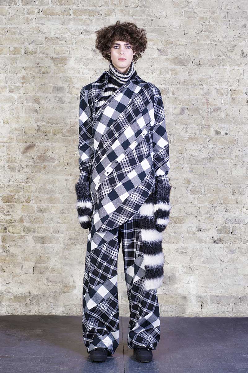 Ka Wa Key AW21 - look #23. Reserved magazine.