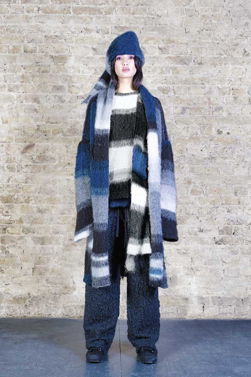 Ka Wa Key AW21 - look #5. Reserved magazine.