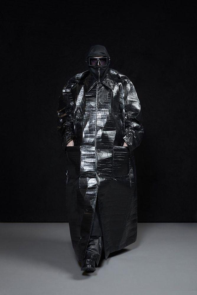 Walter Van Beirendonck Autumn/Winter 2022-23 men's collection. Look 1. Reserved magazine.