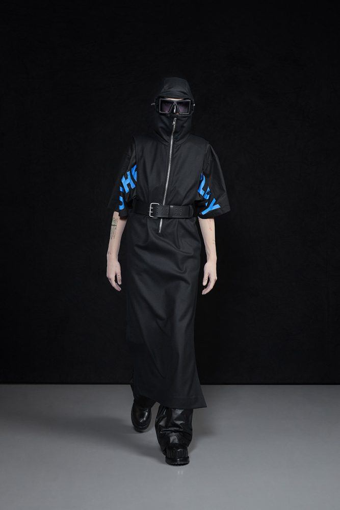 Walter Van Beirendonck Autumn/Winter 2022-23 men's collection. Look 2. Reserved magazine.