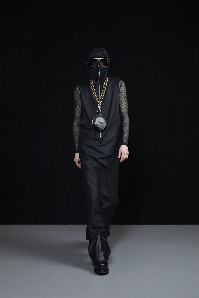 Walter Van Beirendonck Autumn/Winter 2022-23 men's collection. Look 34. Reserved magazine.