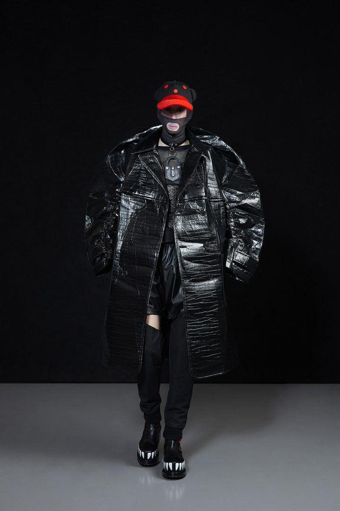 Walter Van Beirendonck Autumn/Winter 2022-23 men's collection. Look 39. Reserved magazine.