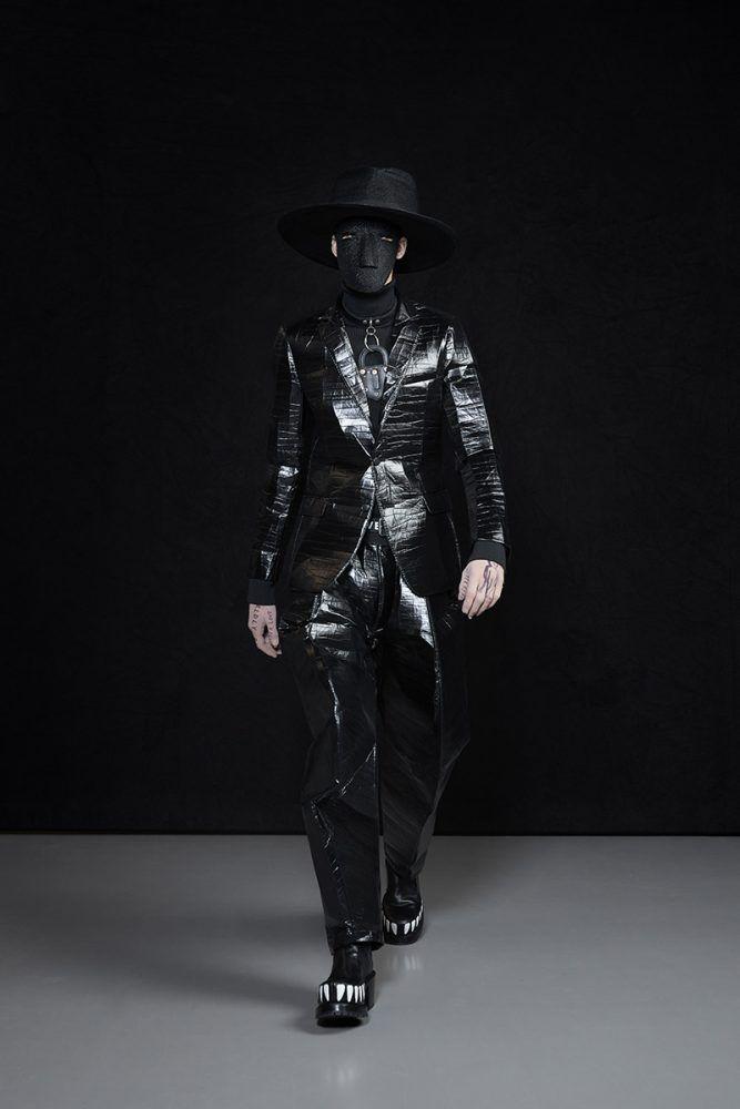 Walter Van Beirendonck Autumn/Winter 2022-23 men's collection. Look 4. Reserved magazine.