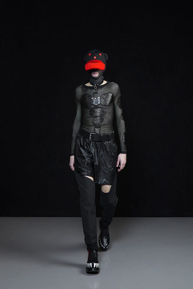 Walter Van Beirendonck Autumn/Winter 2022-23 men's collection. Look 40. Reserved magazine.