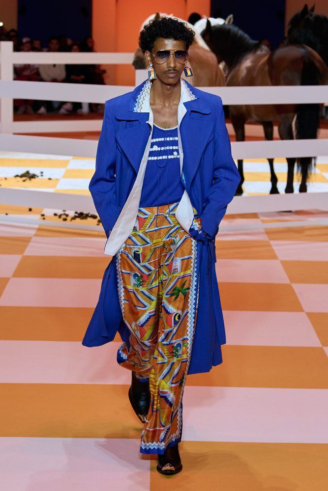 Versace Fall Winter 2021-2022 Paris - RUNWAY MAGAZINE ® Collections