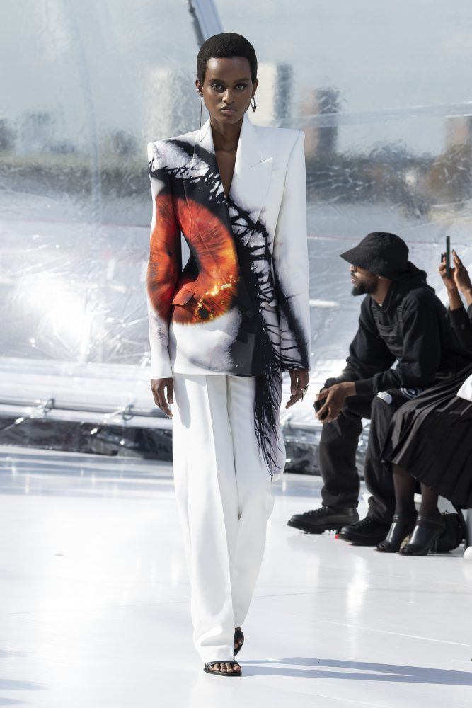 Alexander McQueen Spring Summer 2023 Collection, Photos – Footwear News