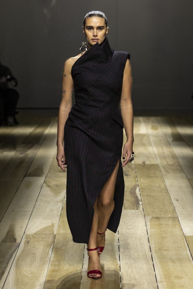 AMQ AW23 LOOK 13