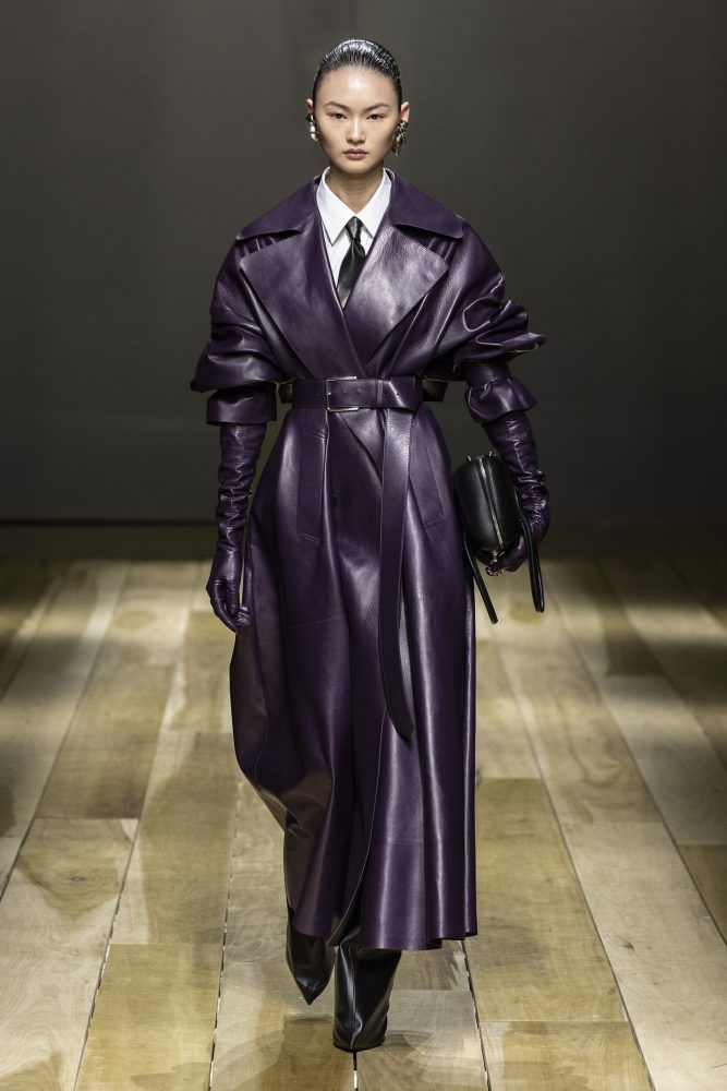 AMQ AW23 LOOK 14