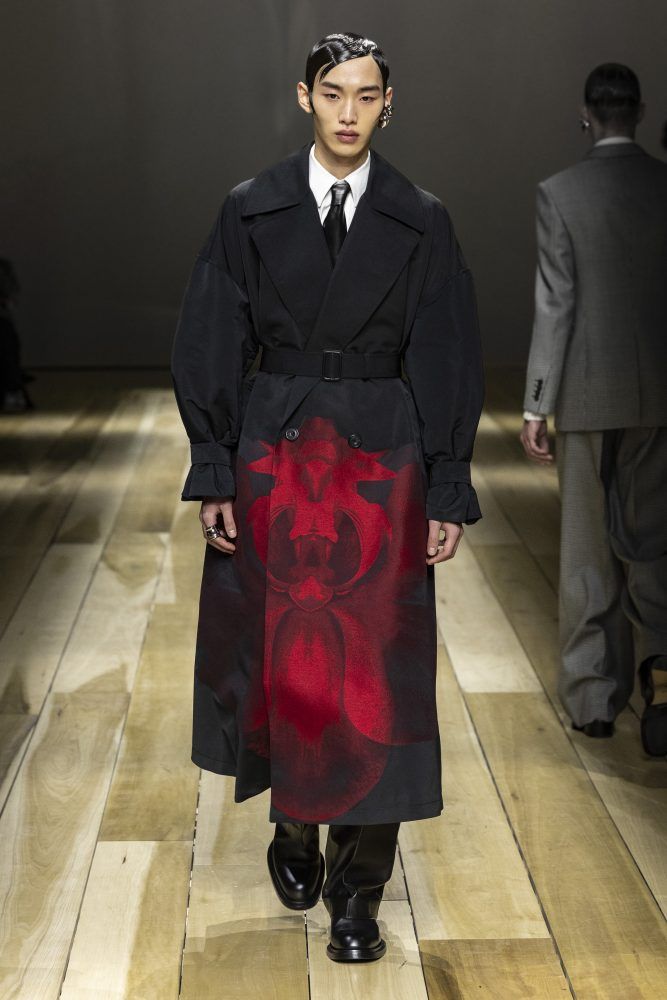 AMQ AW23 LOOK 21