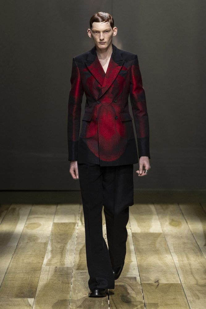 AMQ AW23 LOOK 27