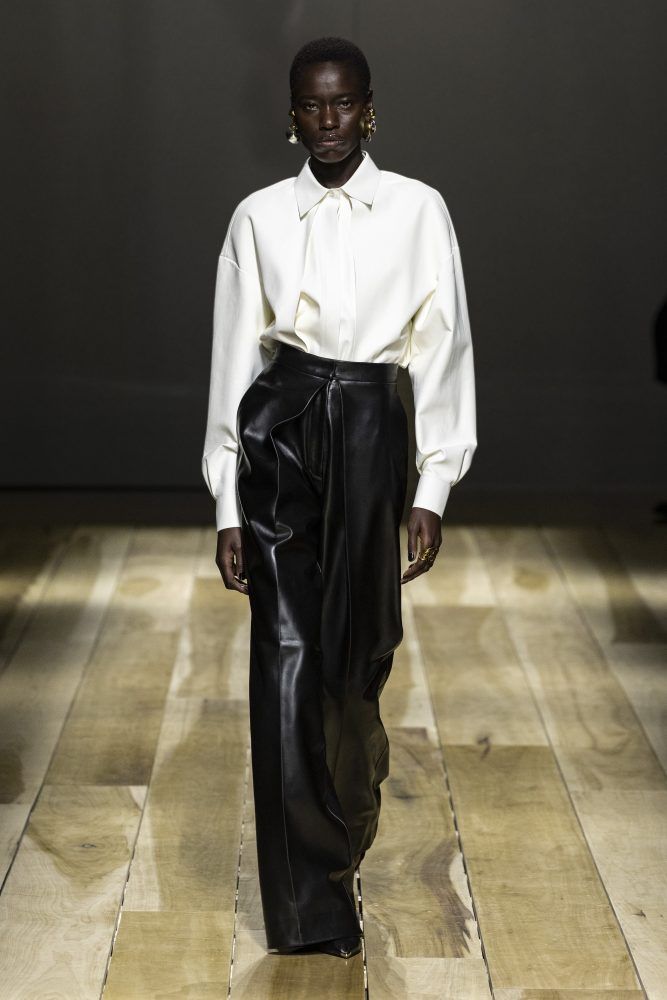 AMQ AW23 LOOK 3