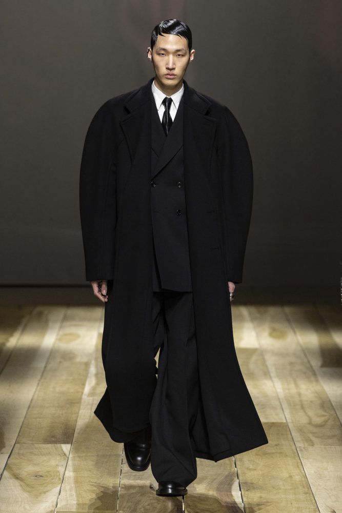 AMQ AW23 LOOK 31