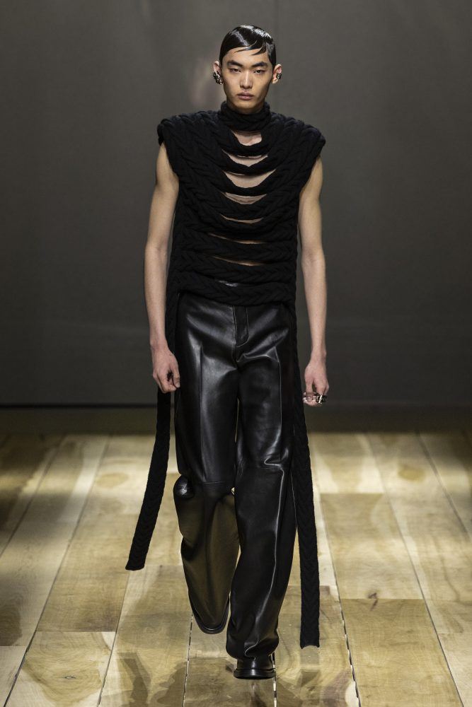 AMQ AW23 LOOK 36