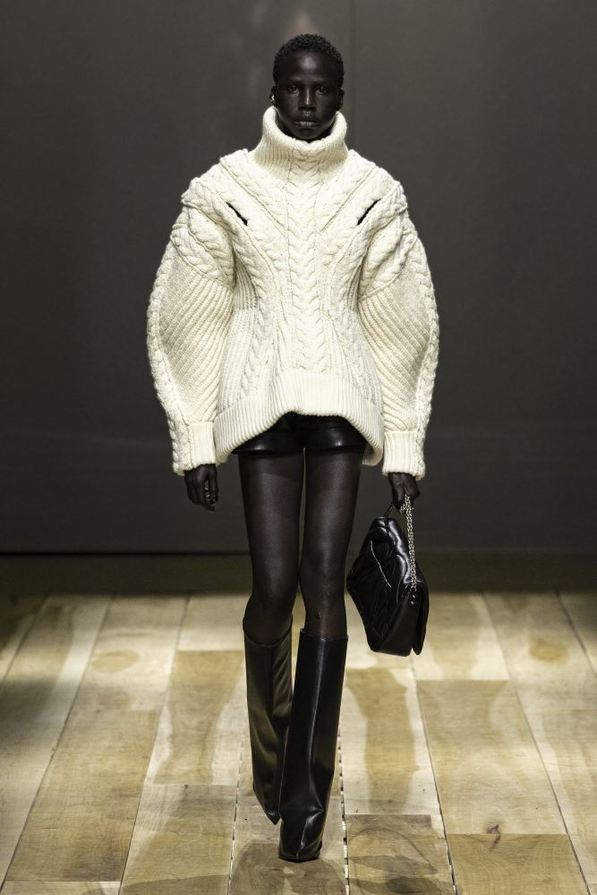 AMQ AW23 LOOK 37