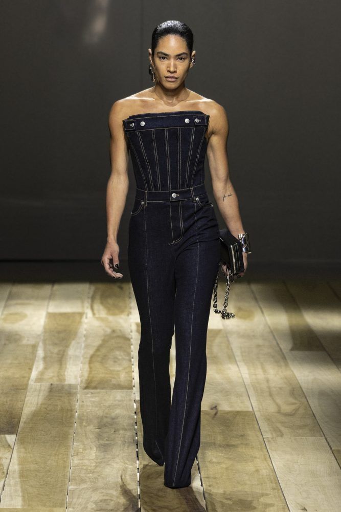 AMQ AW23 LOOK 38