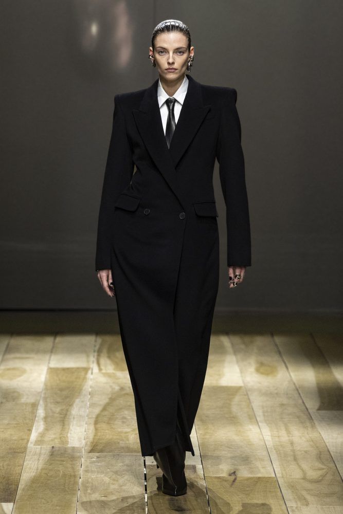 AMQ AW23 LOOK 6