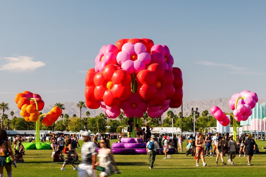 Uchronia | Le Grand Bouquet Photography By Lance Gerber day
