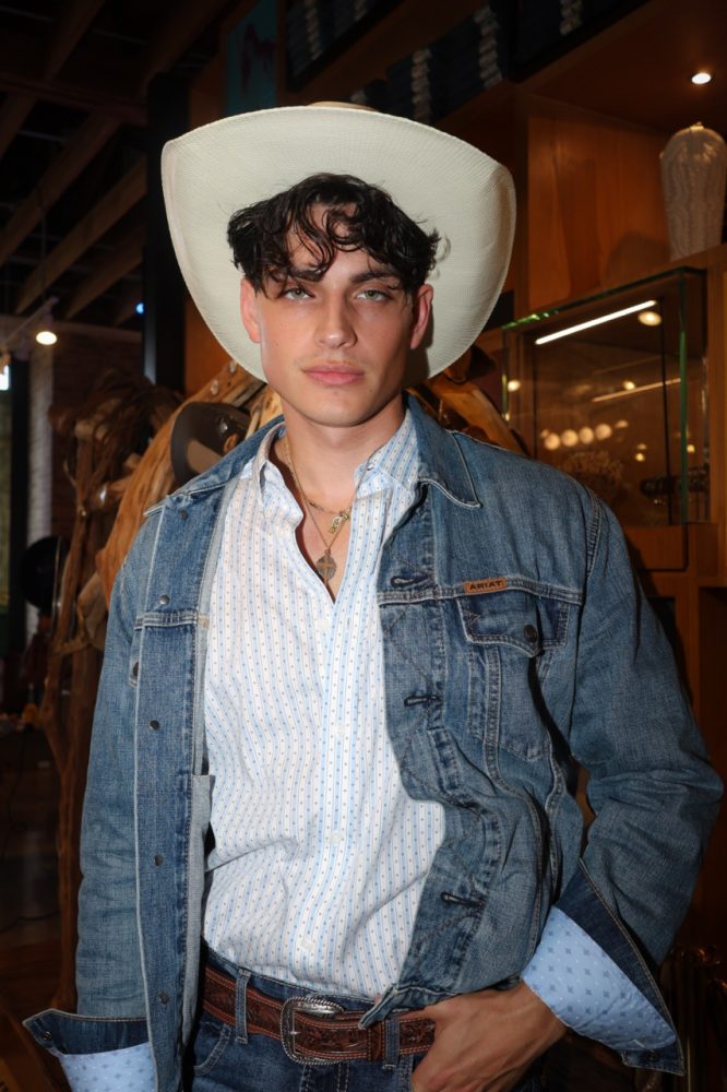 Reserved Magazine Andrew Matarazzo Ariat 19 Large