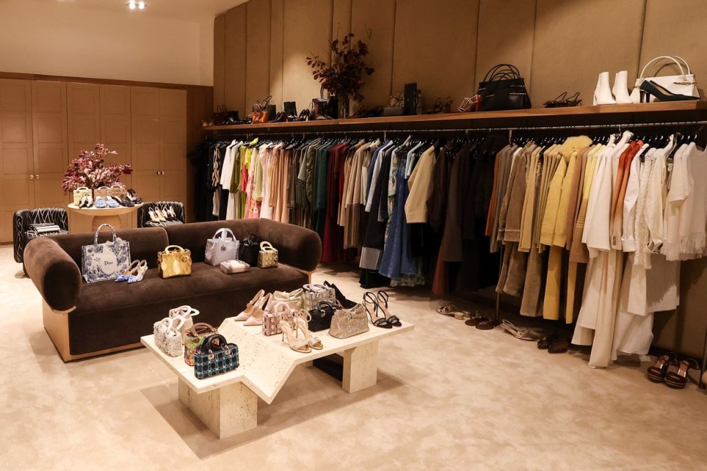 CATHERINE BLOOM FOR NORDSTROM Lauches with an intimate cocktail Nordstrom catherine bloom closet room