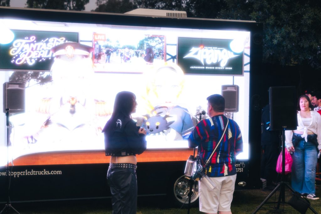 Zipangu takes on LA Fantastic Reality VTuber. Photographed by Saul Salazar. booth