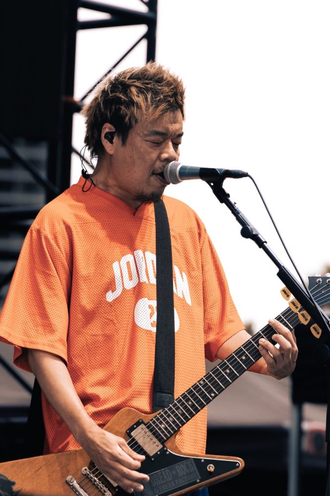 Zipangu takes on LA 10-FEET performing at Zipangu. Photographed by Saul Salazar. orange tee
